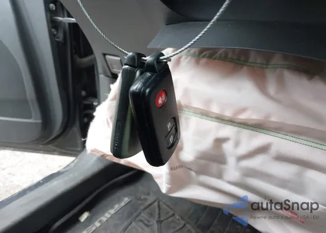 2013 Toyota Prius V Five z USA, uszkodzony, nr VIN JTDZN3EU9D3193338